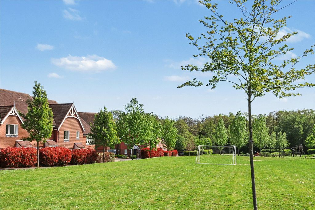 Property photo 1 of 13 Communal Green