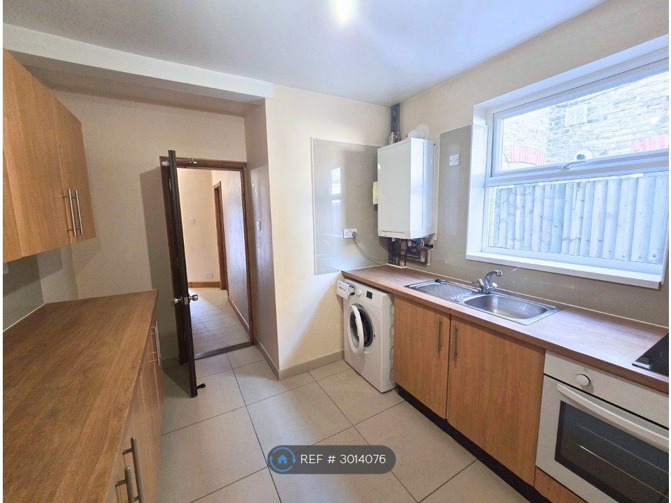 Property photo 3 of 15 Kitchen