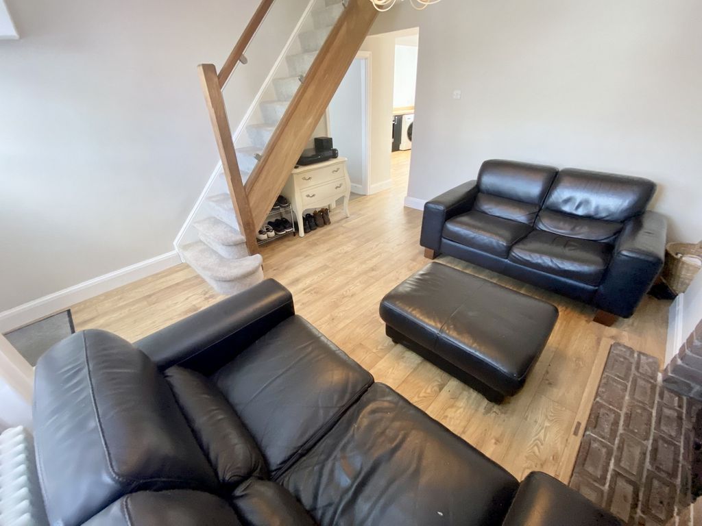 Property photo 3 of 20 Lounge