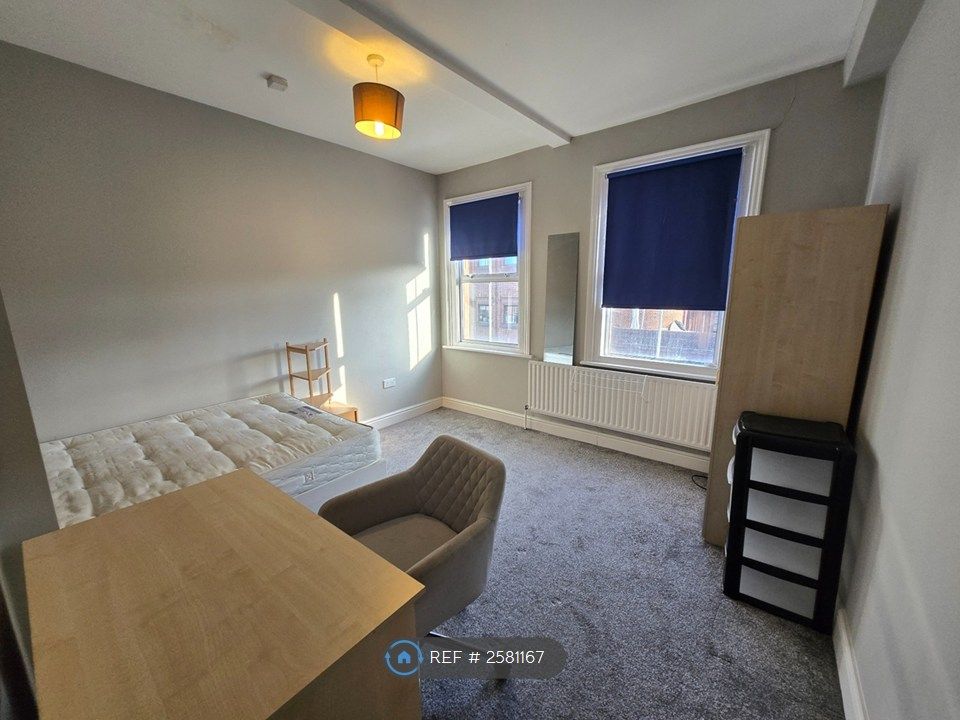 Property photo 1 of 14 Room  - £800