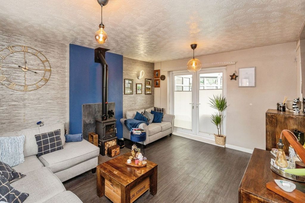 Property photo 3 of 19