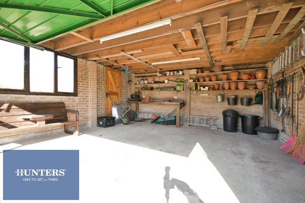 Property photo 2 of 18 Garage.Jpg
