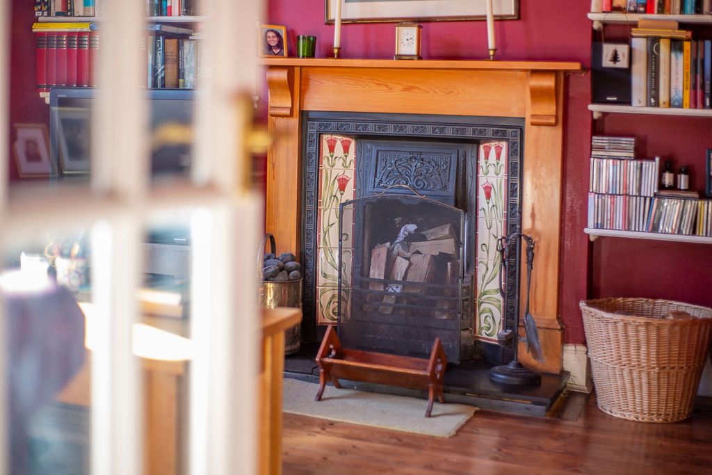 Property photo 2 of 27