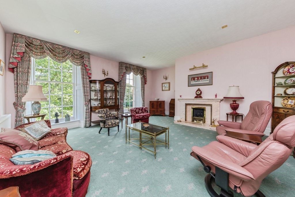 Property photo 2 of 17 Photo