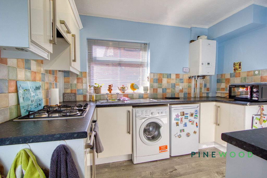 Property photo 3 of 21 Kitchen