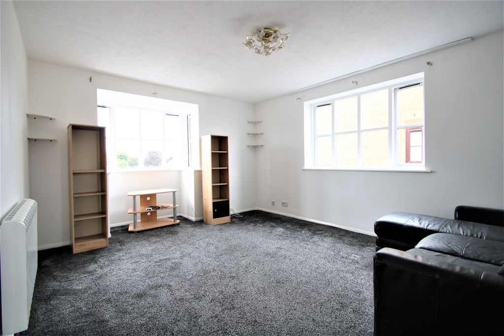 Property photo 2 of 6