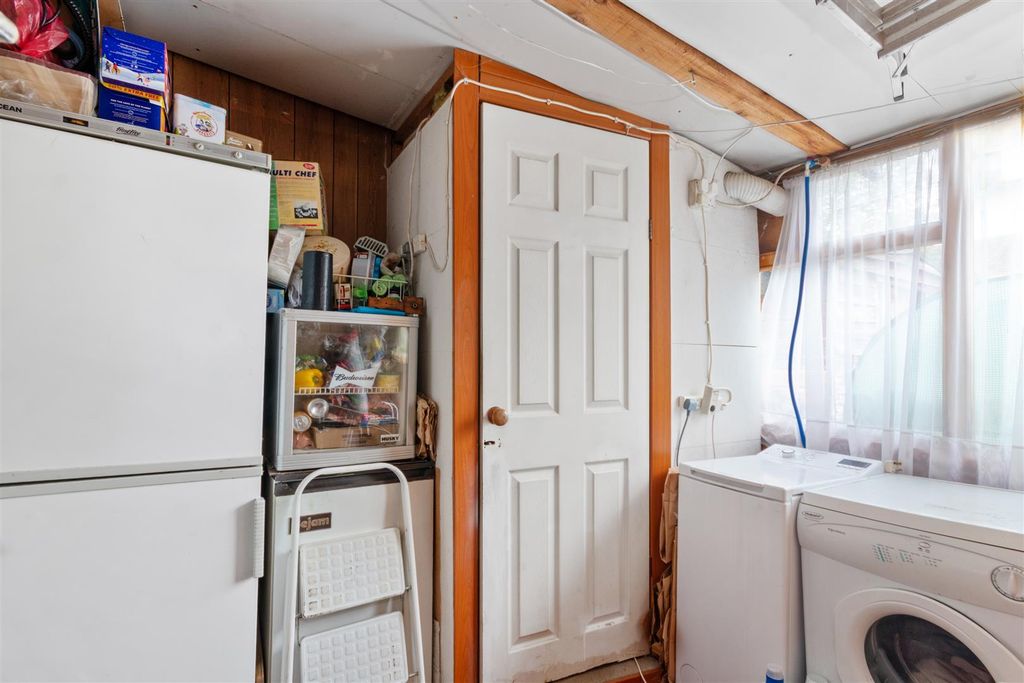 Property photo 2 of 11 Utility
