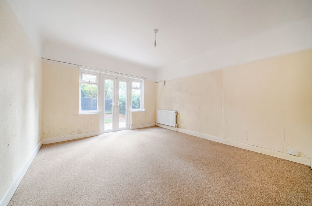 Property photo 3 of 8 1530332-15-6Ac52c...