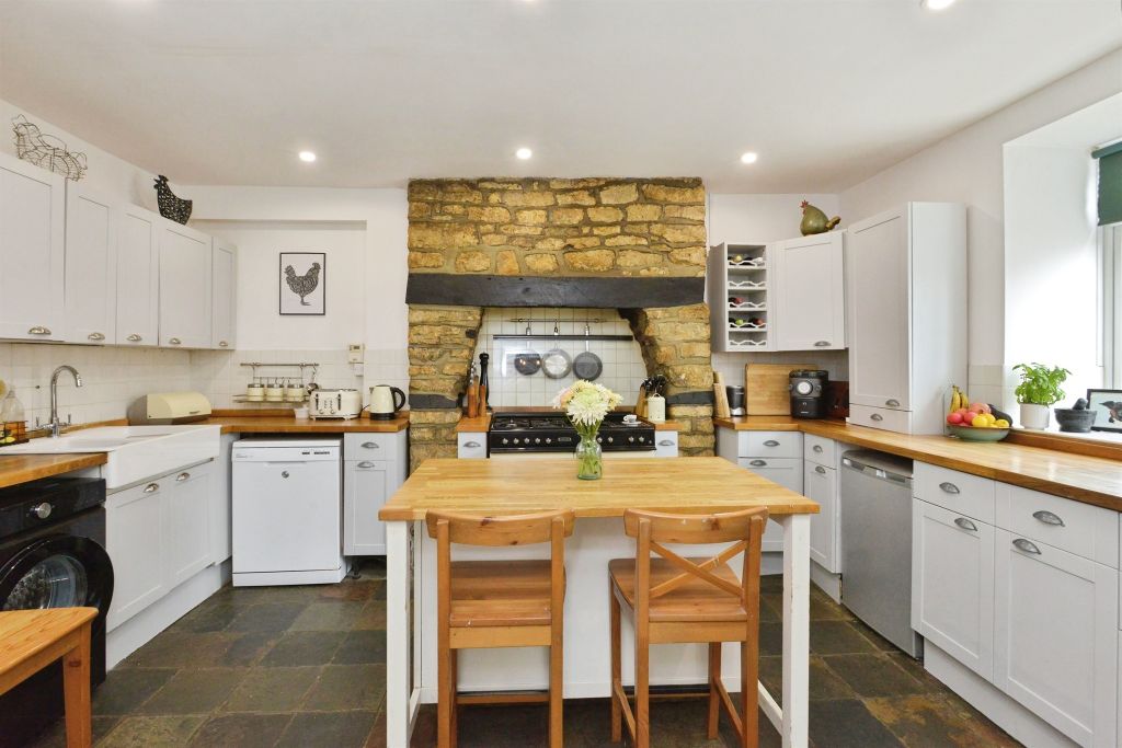 Property photo 1 of 30