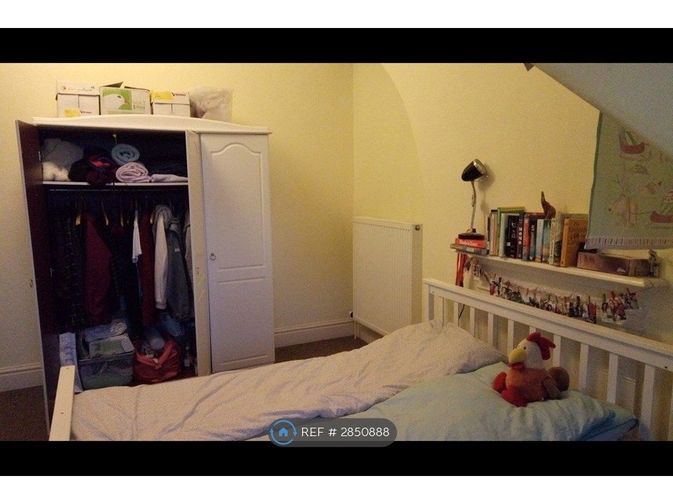 Property photo 3 of 9 Bedroom 3