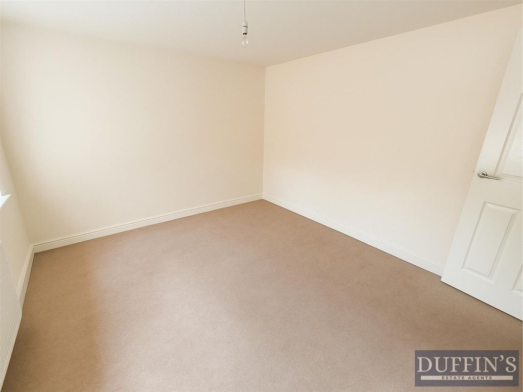 Property photo 3 of 6 Lounge