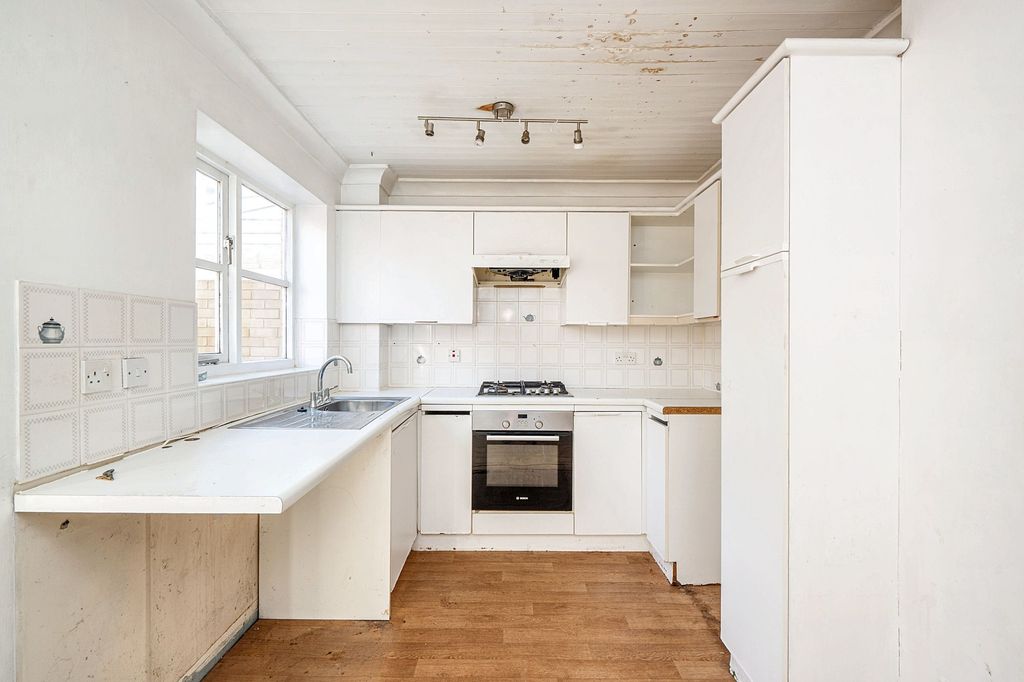 Property photo 2 of 21