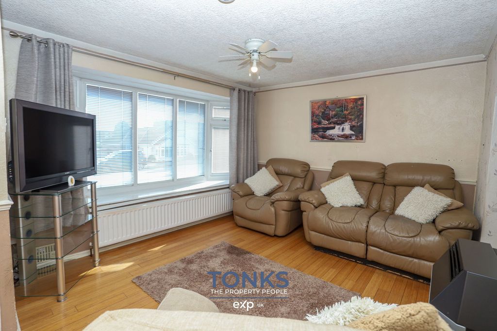 Property photo 2 of 23