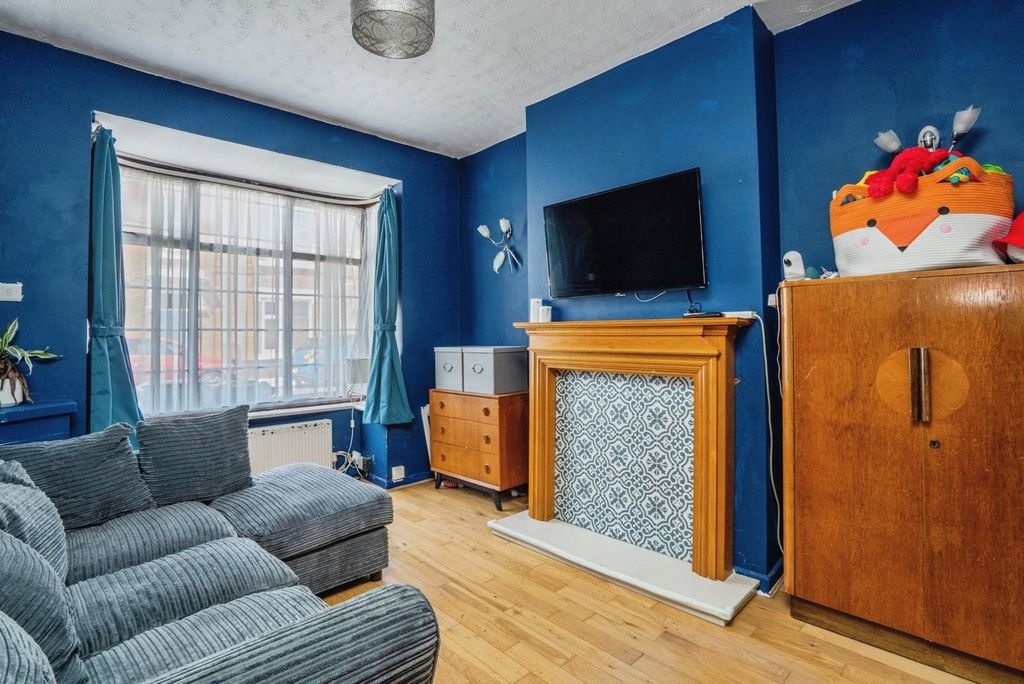 Property photo 2 of 19 Pbox-Img.Jpg