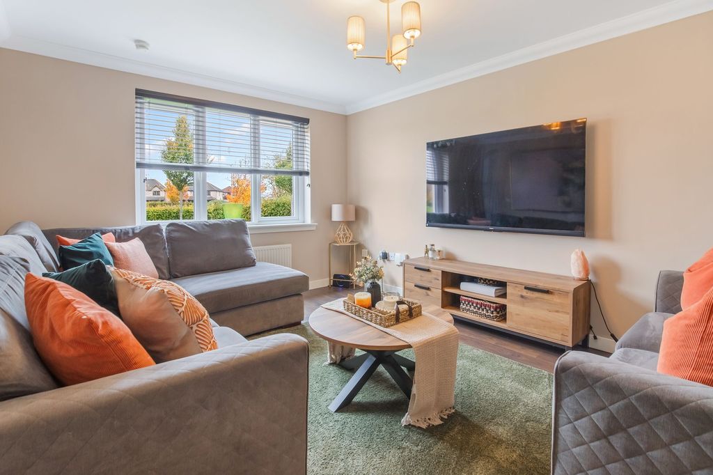 Property photo 3 of 22 Living Room