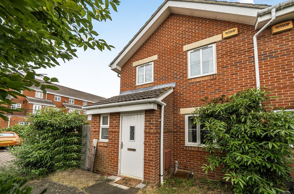 Property photo 1 of 18 1484894-25-6A4392...