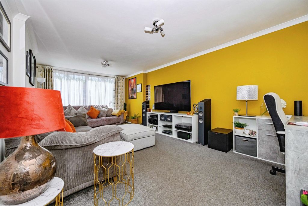 Property photo 2 of 18