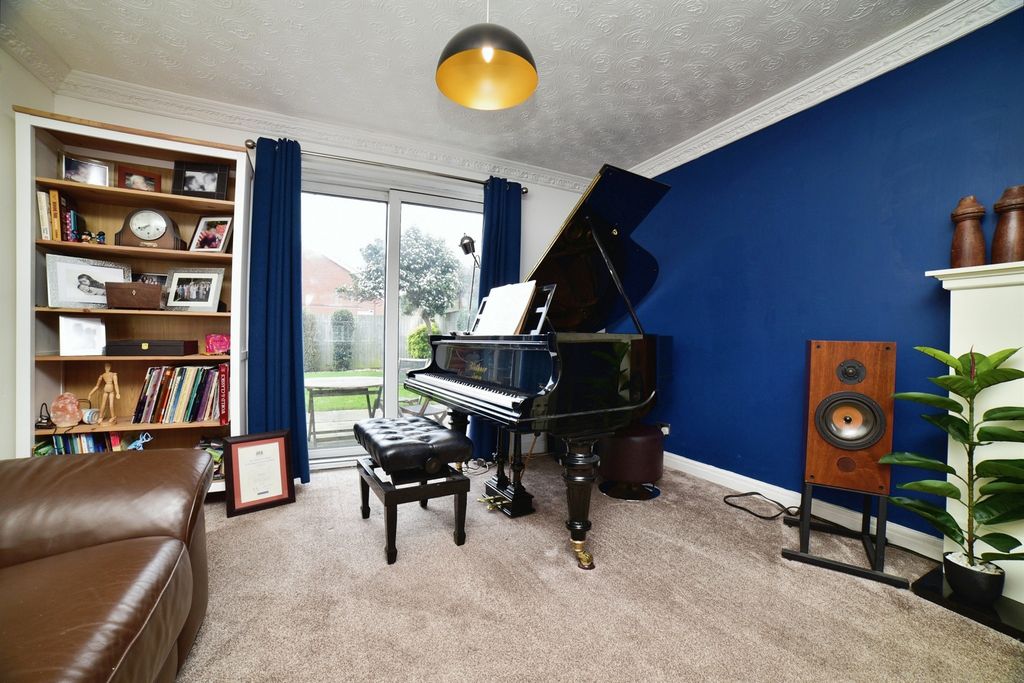 Property photo 2 of 20