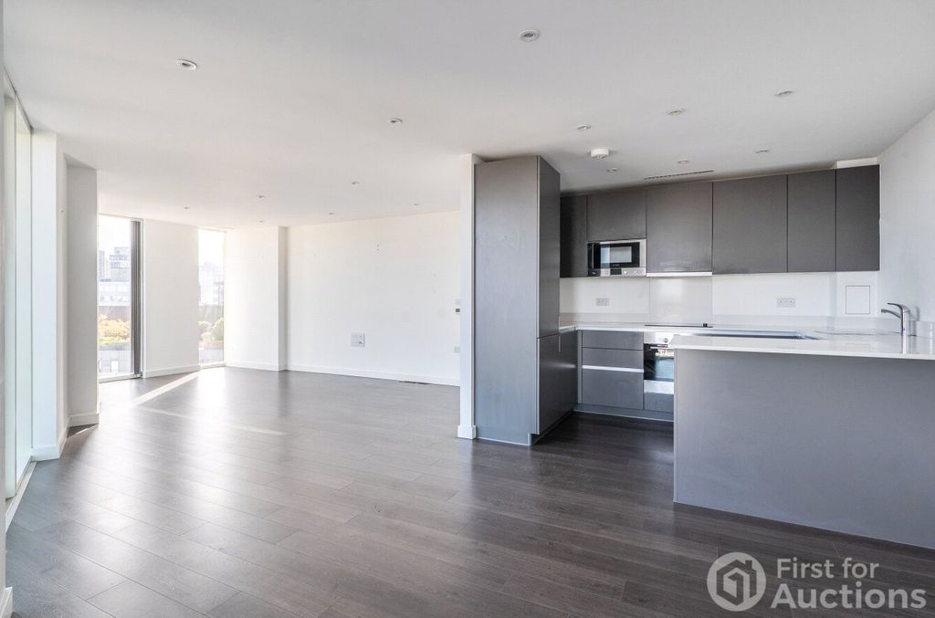 Property photo 3 of 14 Reception/Kitchen