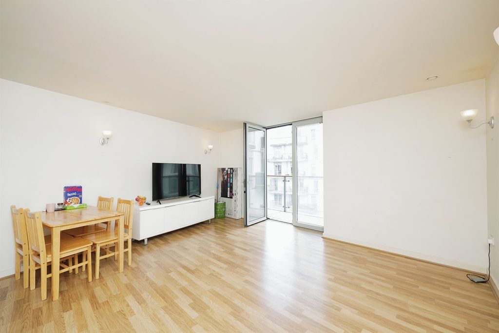 Property photo 2 of 17 Image