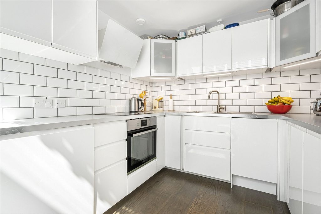 Property photo 2 of 18 Kitchen