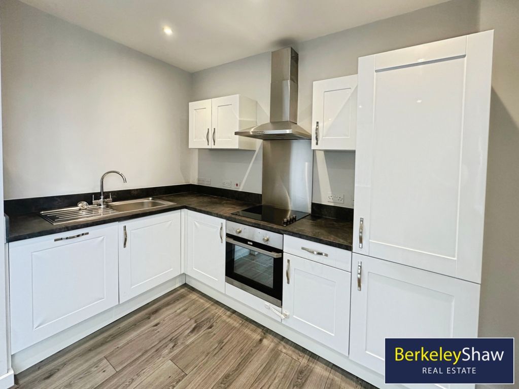 Property photo 3 of 18 Kitchen
