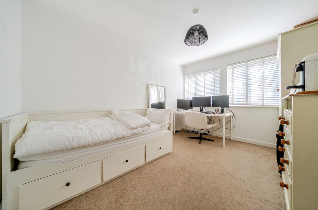 Additional image 12 of 2 bed flat for saleWickham Road, Fareham, Hampshire PO16