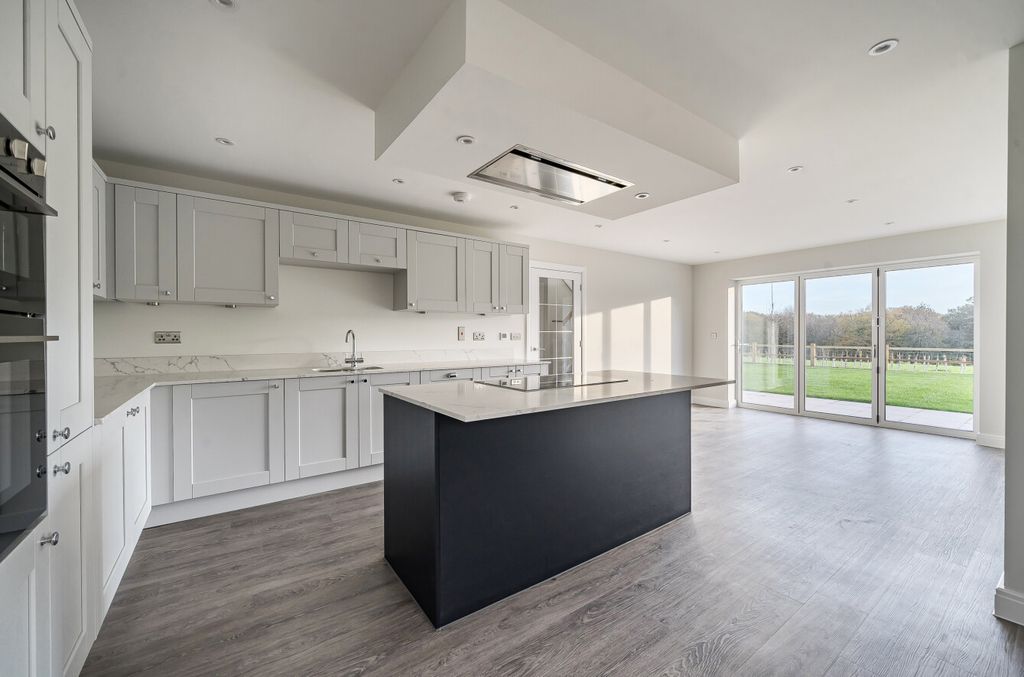 Property photo 2 of 7 1380662-14-6914B8...