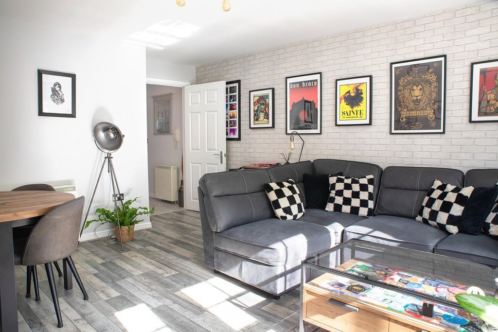 Property photo 3 of 14 Living/Diner