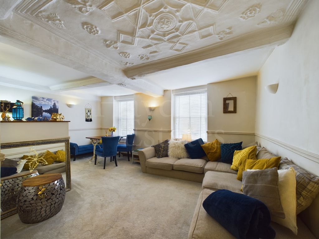 Property photo 1 of 11 1 Bedroom Flat For Sale