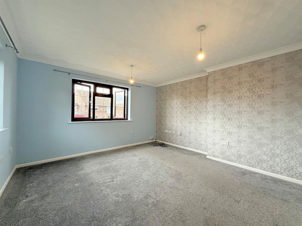 Property photo 2 of 14 Living Room