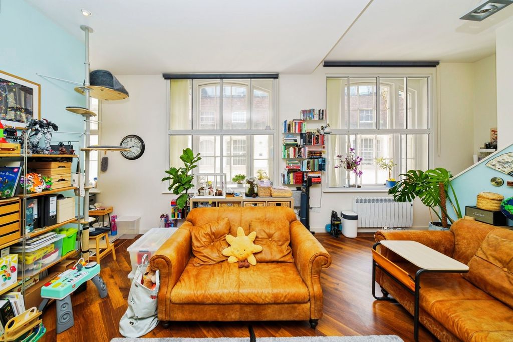 Property photo 3 of 18 Pbox-Img.Jpg