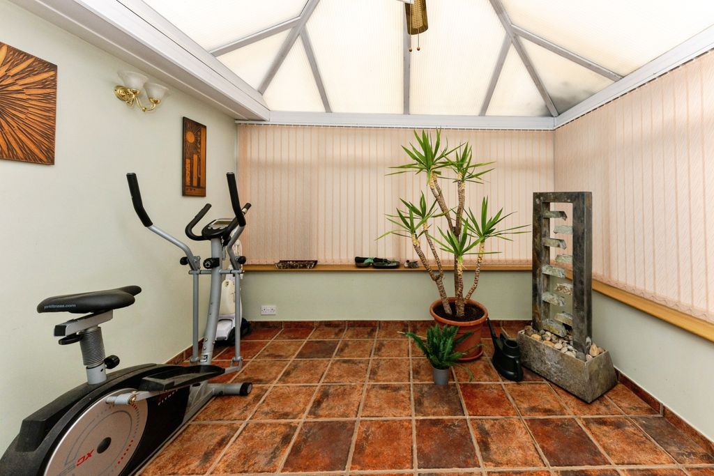 Property photo 3 of 20 Conservatory