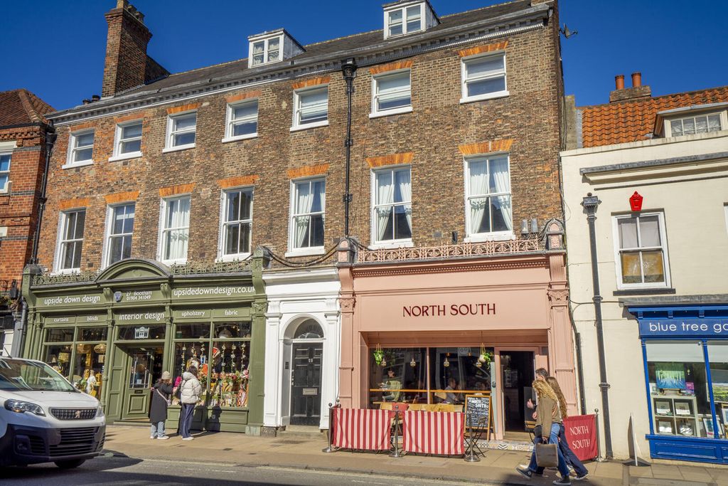 Property photo 1 of 11 Front (Exterior)