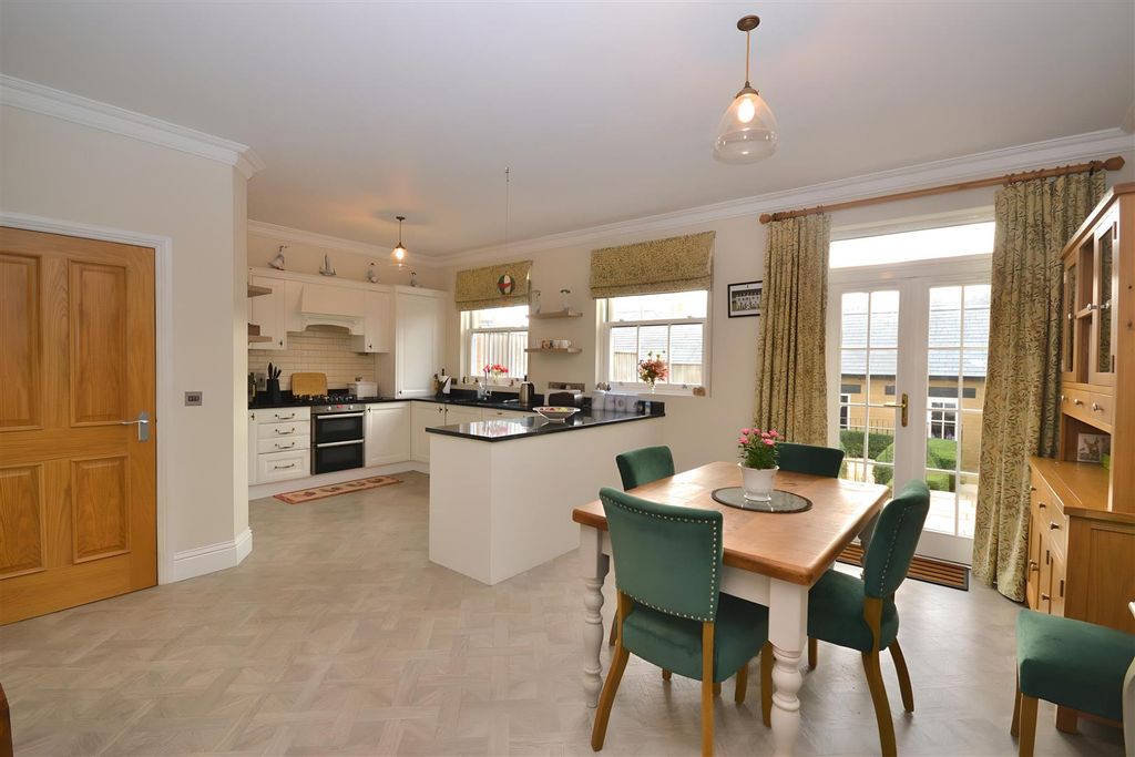 Property photo 2 of 14 11 (50).Jpg