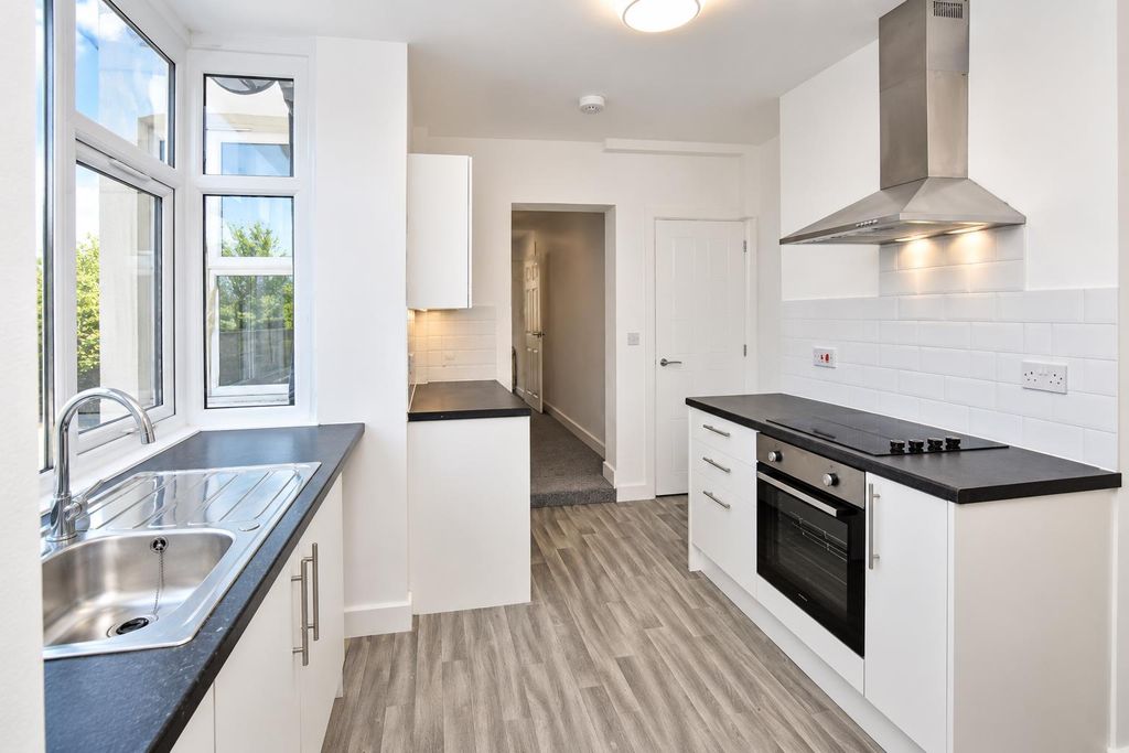 Property photo 1 of 7 Kitchen