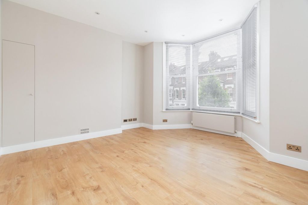 Property photo 2 of 8 Brook Green Lettings Sterndale Road - Reception.Jp