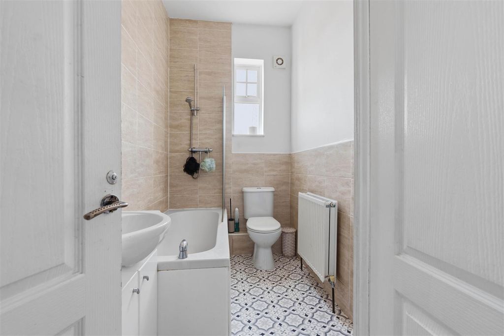 Property photo 3 of 23 Bathroom
