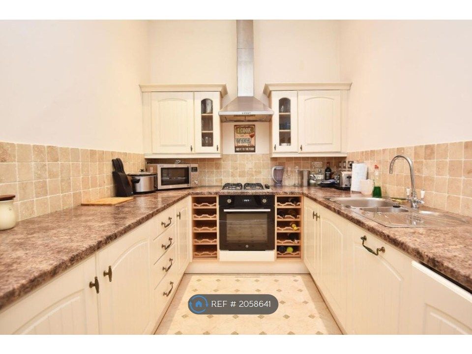 Property photo 3 of 9 Kitchen