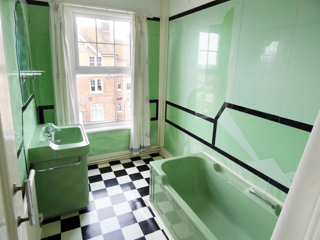 Additional image 6 of 3 bed flat for saleSouth Terrace, Littlehampton BN17