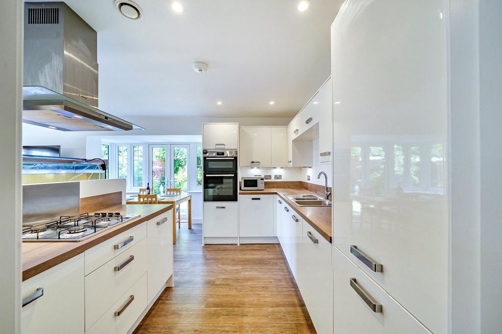 Property photo 3 of 25 Kitchen