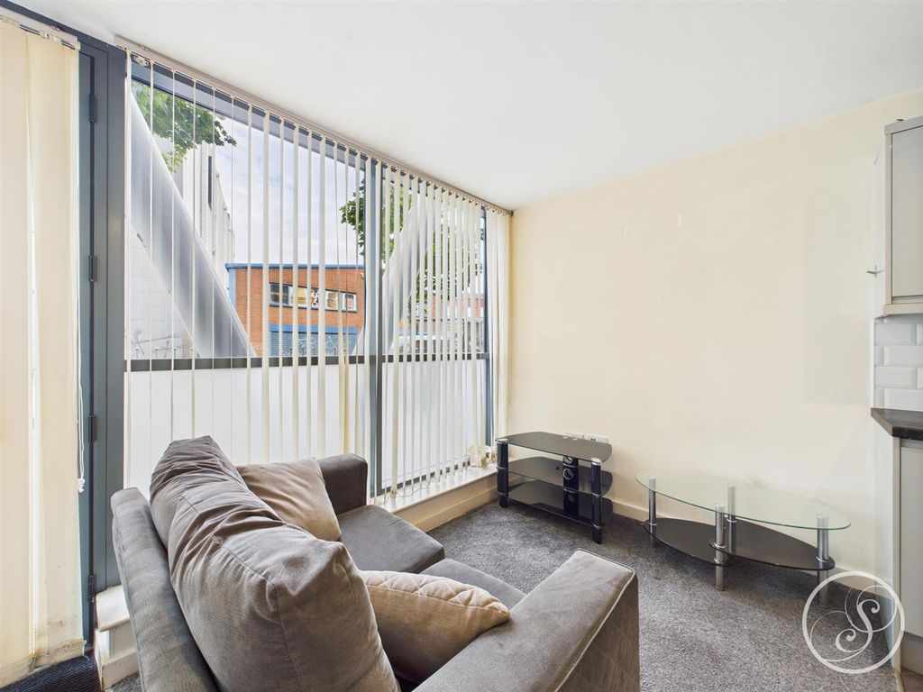 Property photo 3 of 10 Cam02071G0-Pr0681-Still003.Jpg
