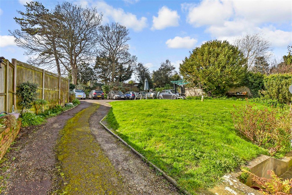 Property photo 1 of 12 Communal Gardens