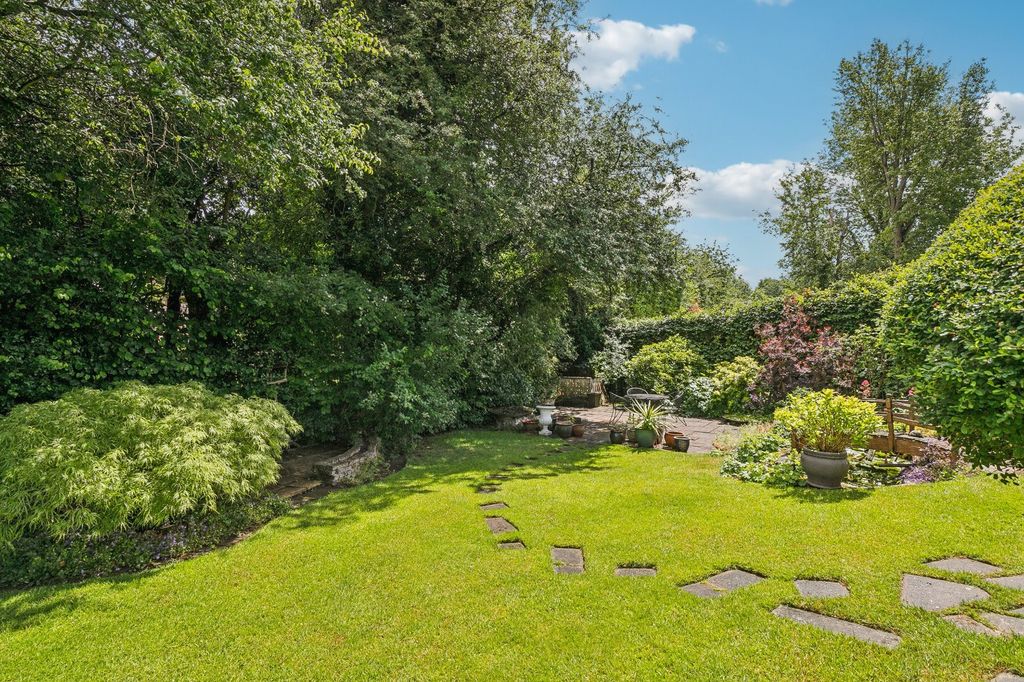 Property photo 2 of 23 Picture No. 15
