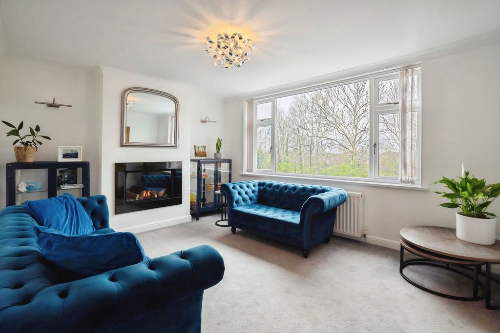 Property photo 3 of 43