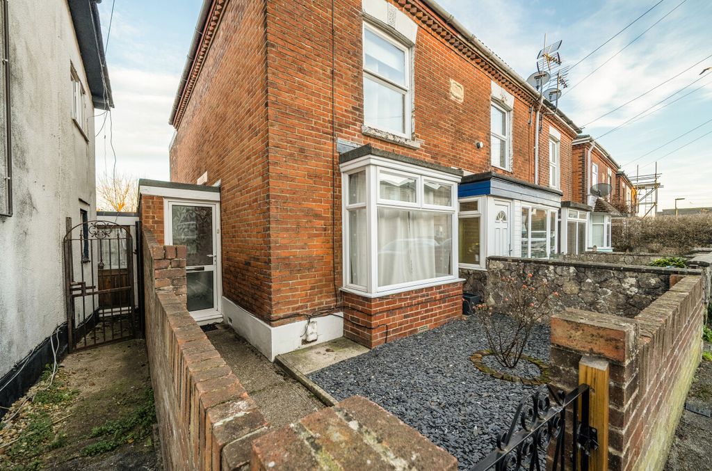 Property photo 1 of 38 1393812-20-695d34...