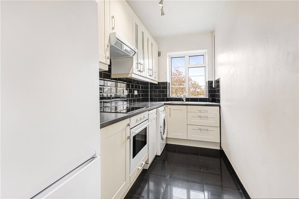 Property photo 3 of 9 Picture No. 02