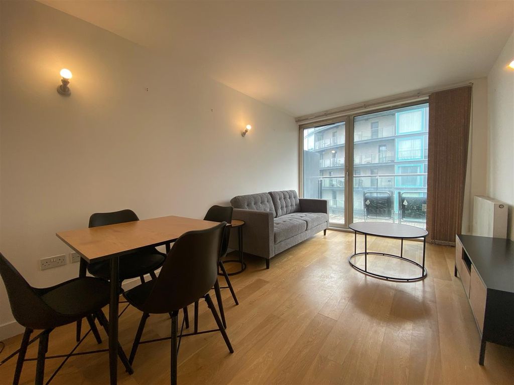 Property photo 2 of 8 Lounge