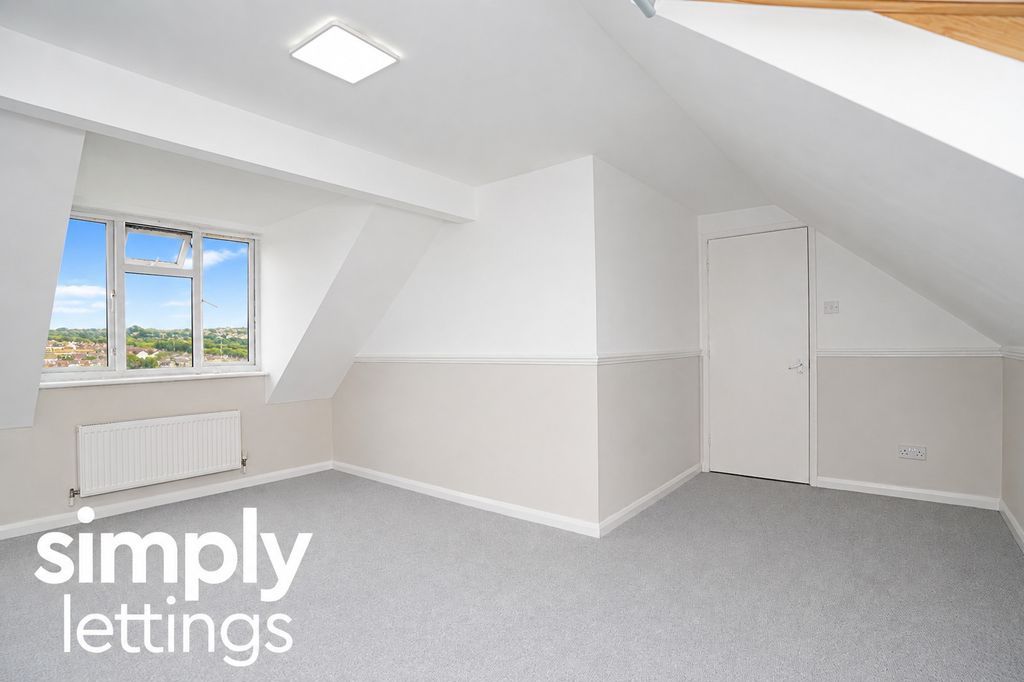 Property photo 3 of 17 Photo 16