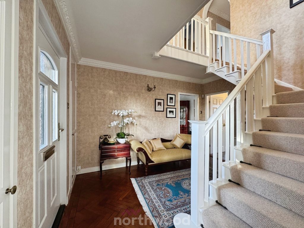 Property photo 2 of 26